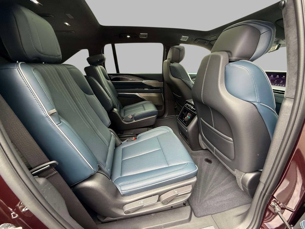 2025 Cadillac ESCALADE IQ Luxury 2