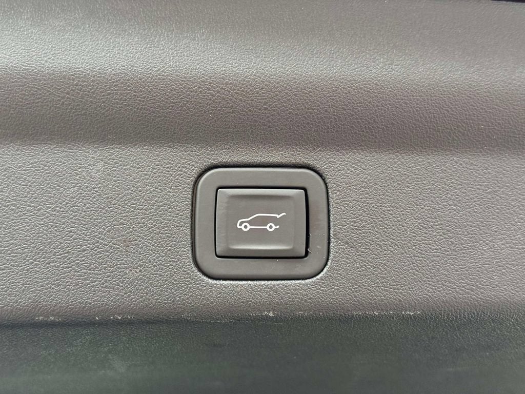 2025 Cadillac ESCALADE IQ Luxury 2