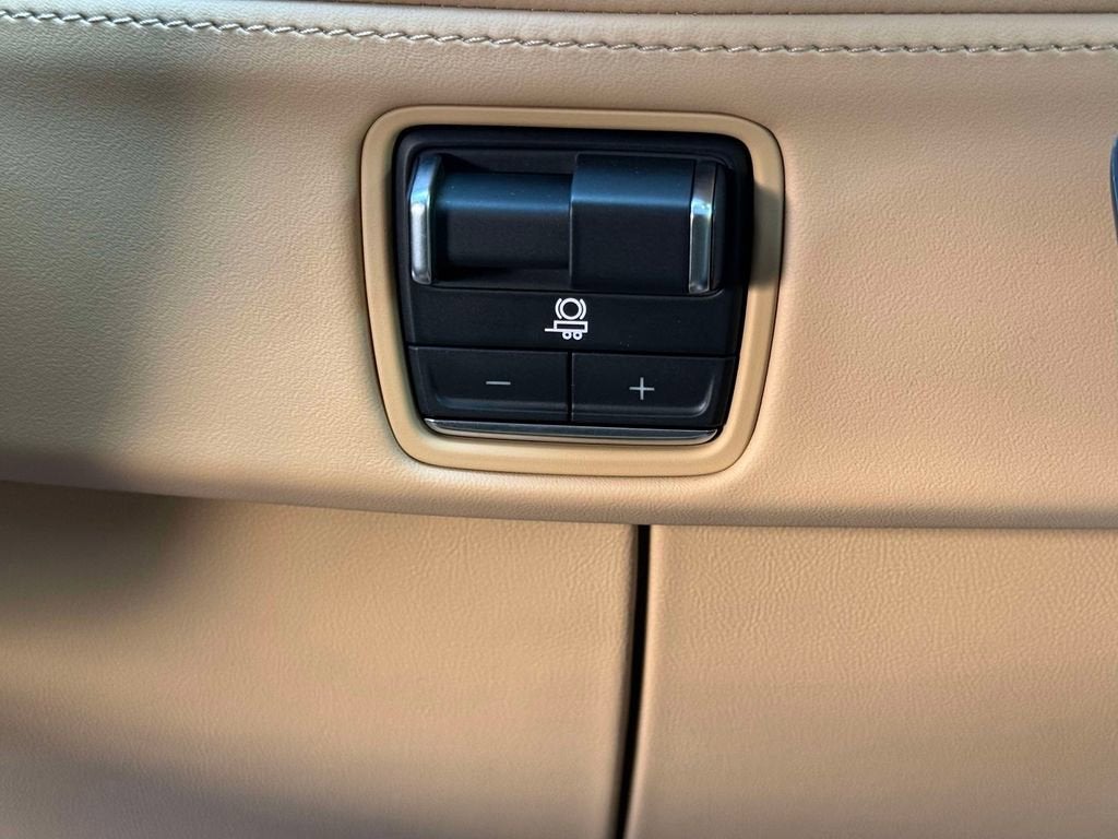 2025 Cadillac ESCALADE IQ Luxury 2