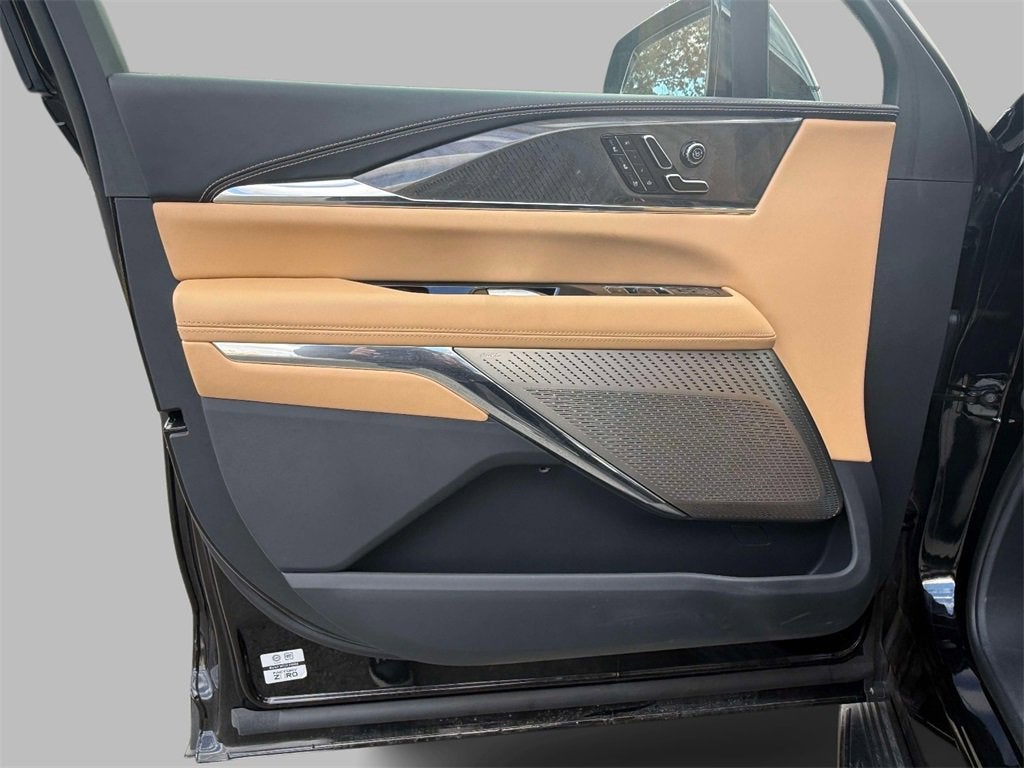 2025 Cadillac ESCALADE IQ Luxury 2