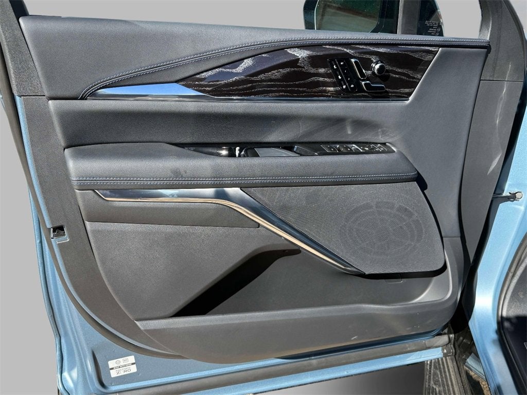 2025 Cadillac ESCALADE IQ Sport 1