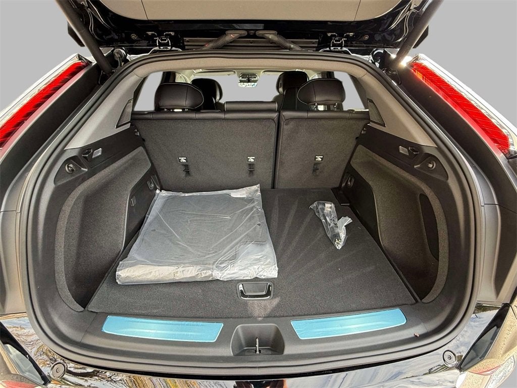 2025 Cadillac OPTIQ Luxury 1