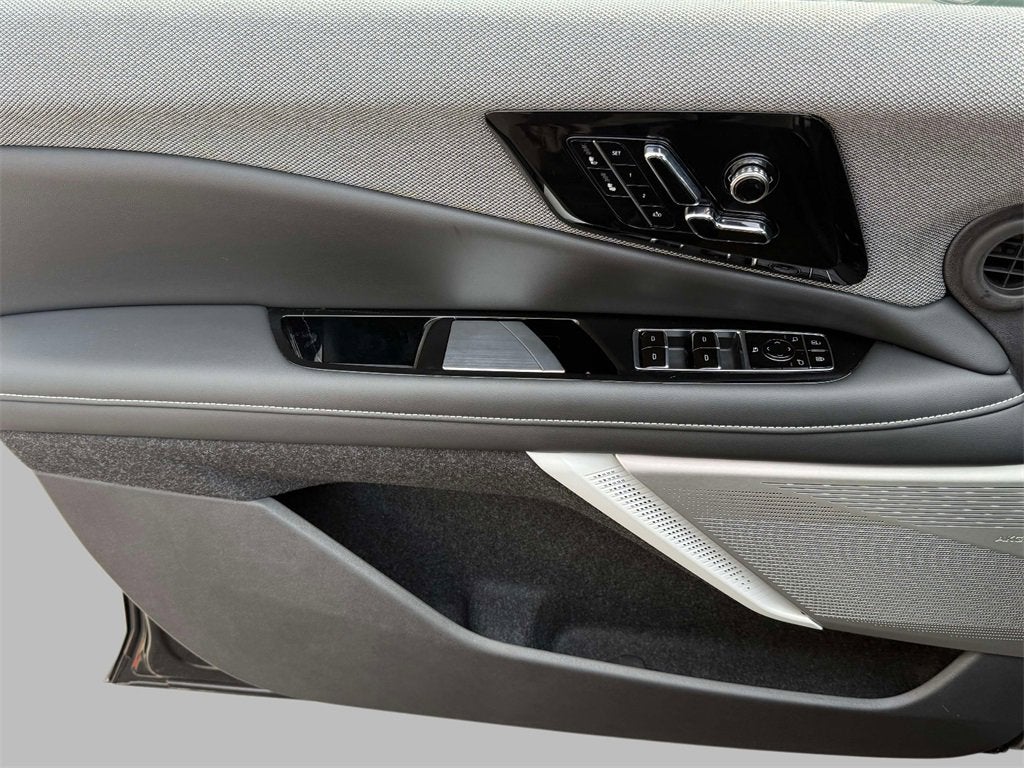 2025 Cadillac OPTIQ Luxury 1