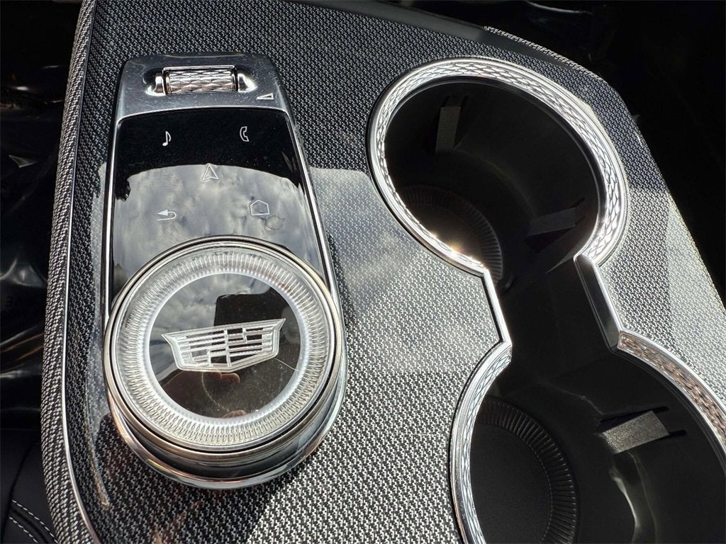 2025 Cadillac OPTIQ Luxury 1