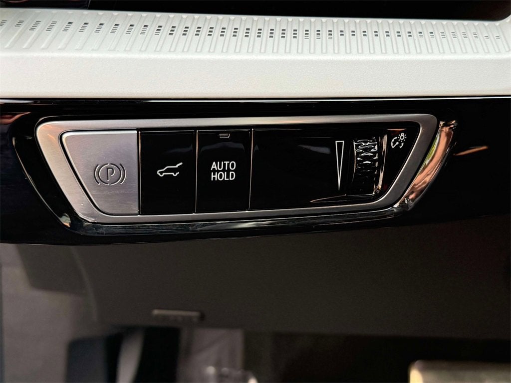 2025 Cadillac OPTIQ Luxury 1