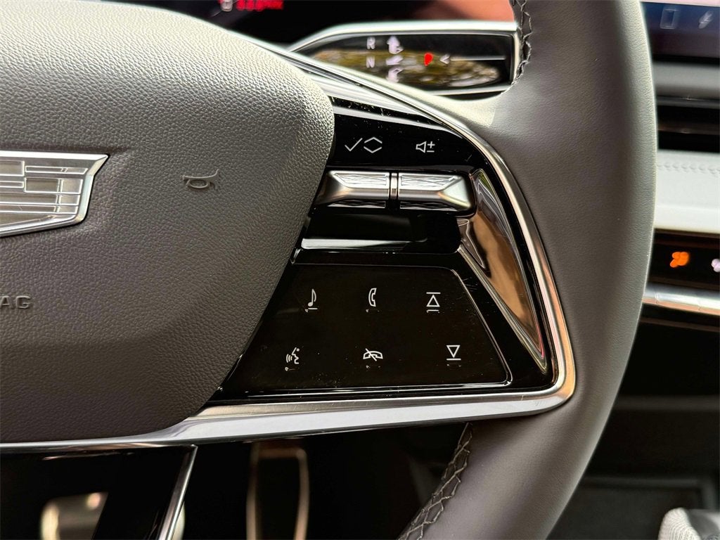 2025 Cadillac OPTIQ Luxury 1