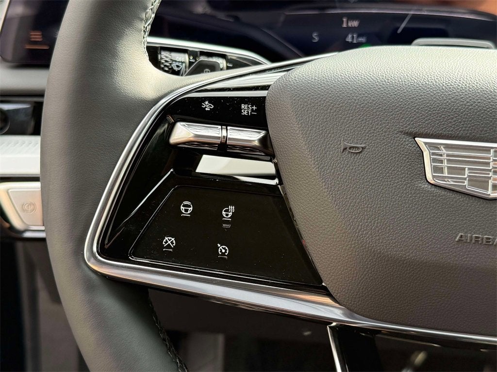 2025 Cadillac OPTIQ Luxury 1
