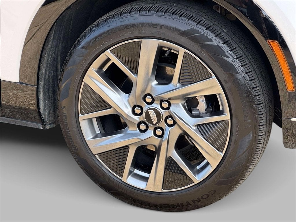 2025 Cadillac OPTIQ Luxury 2