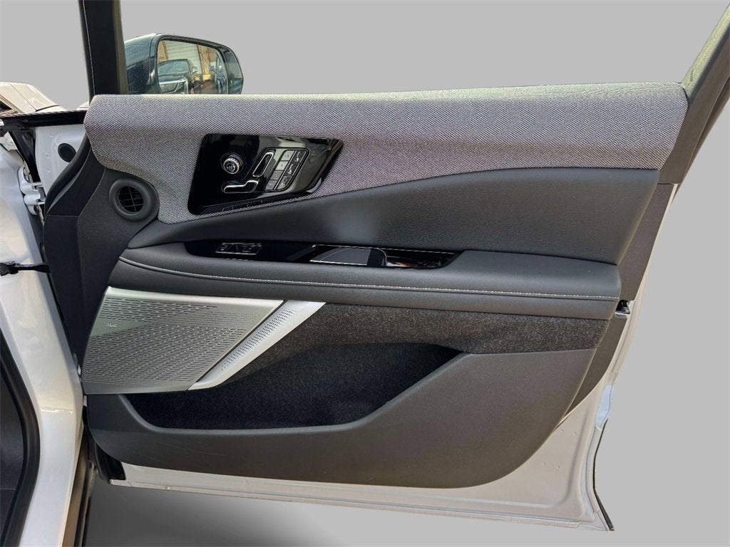 2025 Cadillac OPTIQ Luxury 2