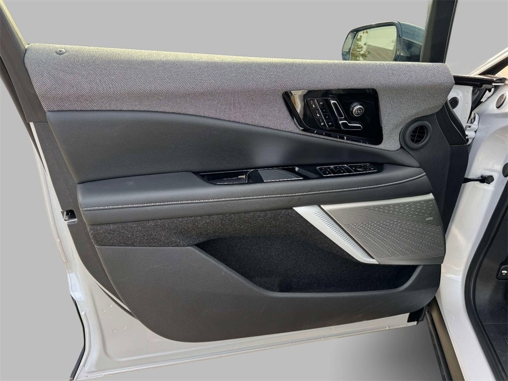 2025 Cadillac OPTIQ Luxury 2