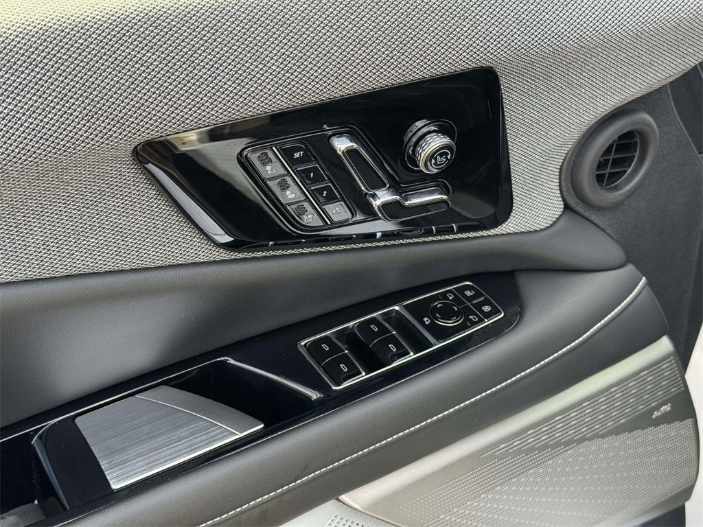 2025 Cadillac OPTIQ Luxury 2