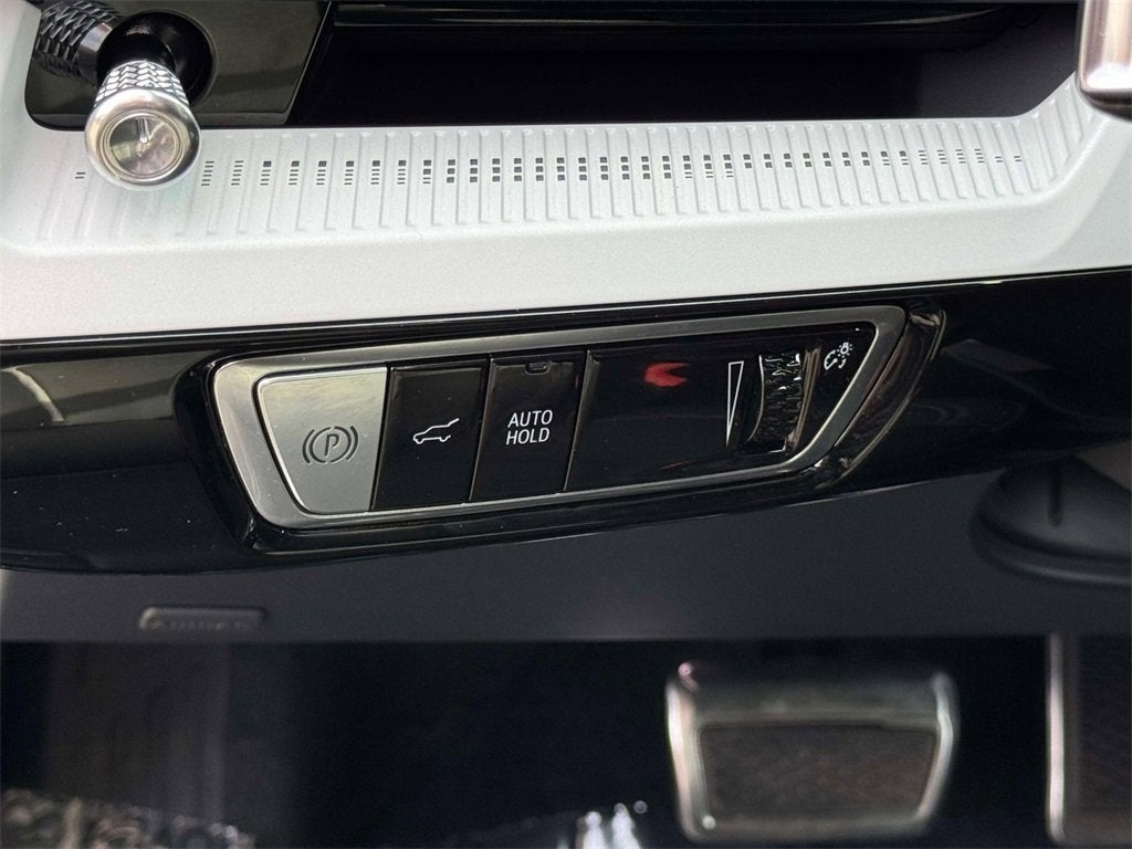 2025 Cadillac OPTIQ Luxury 2