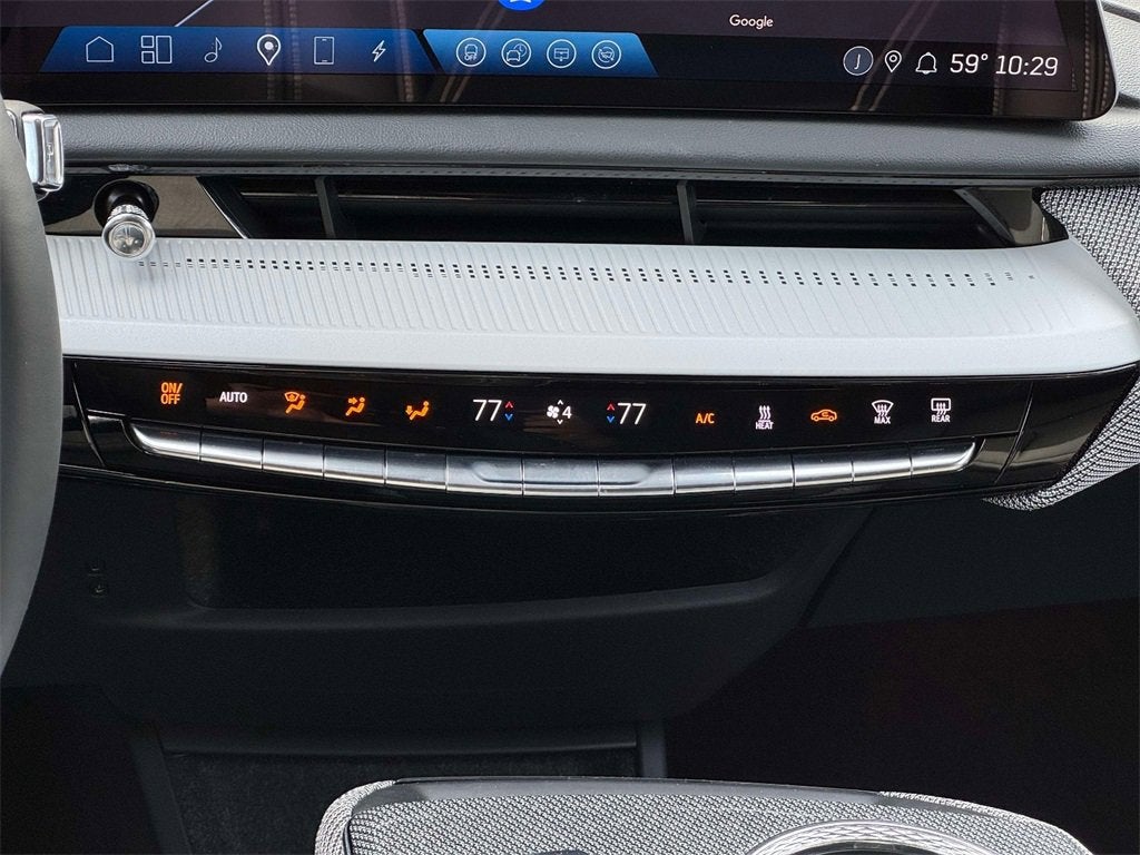 2025 Cadillac OPTIQ Luxury 2