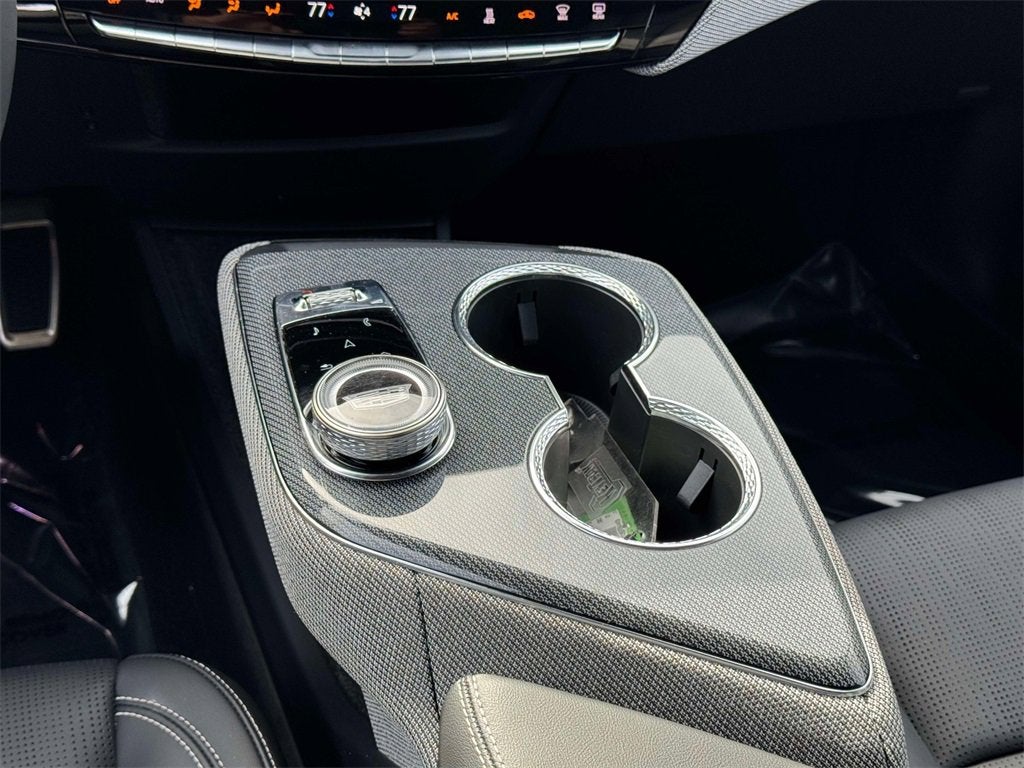 2025 Cadillac OPTIQ Luxury 2