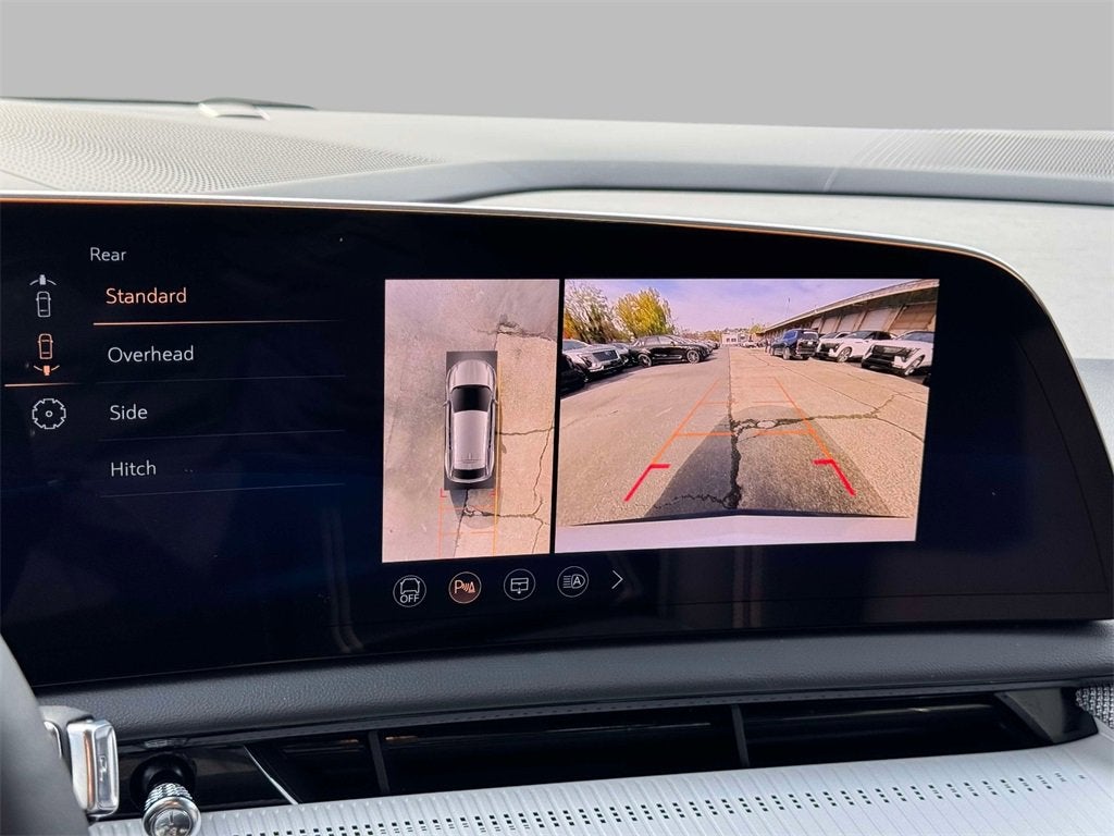 2025 Cadillac OPTIQ Luxury 2