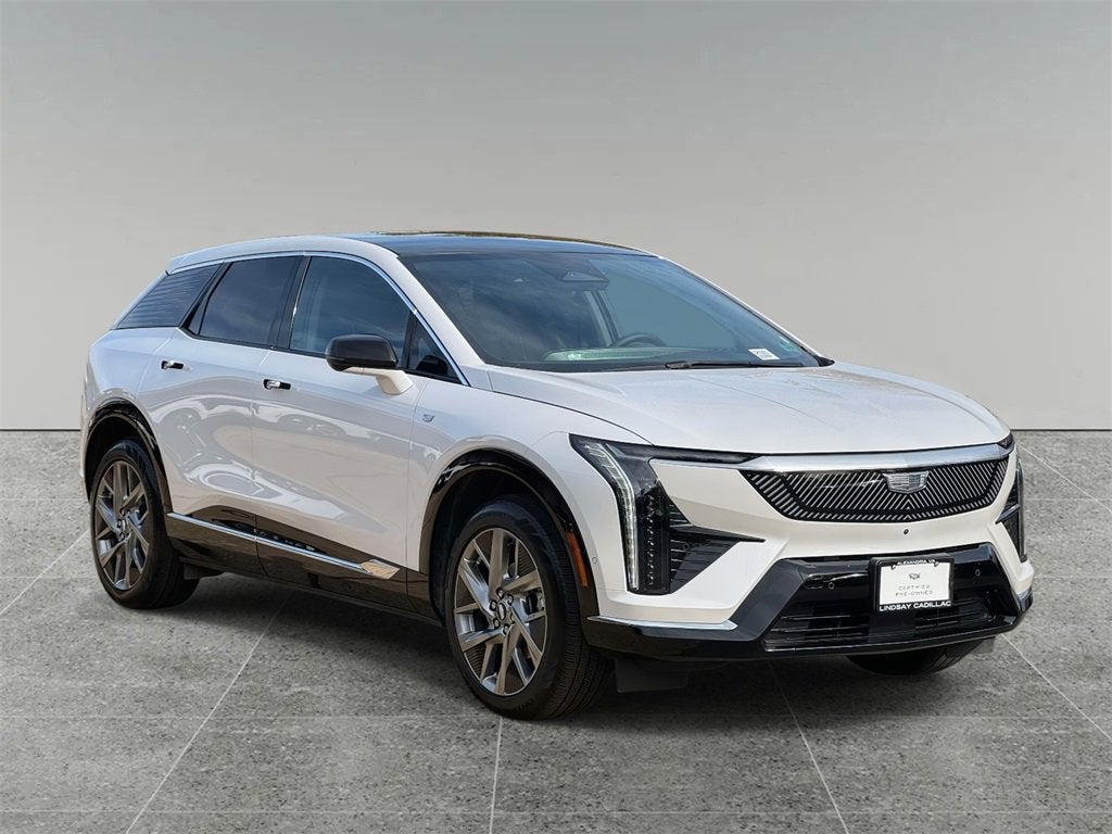 2025 Cadillac OPTIQ Luxury 2