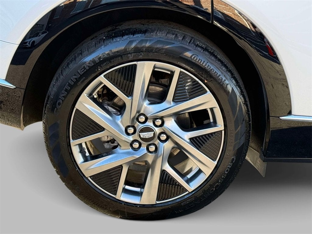 2025 Cadillac OPTIQ Luxury 2