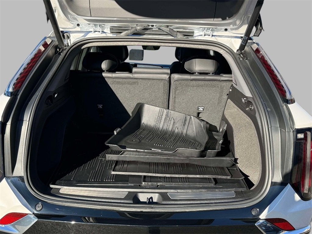 2025 Cadillac OPTIQ Luxury 2