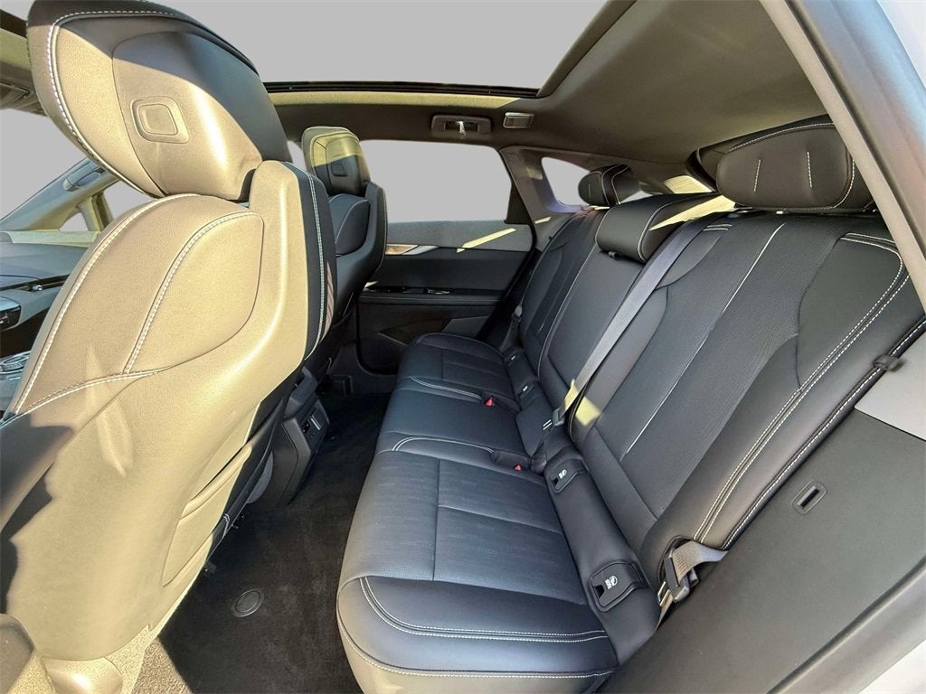 2025 Cadillac OPTIQ Luxury 2