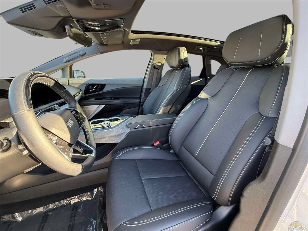 2025 Cadillac OPTIQ Luxury 2