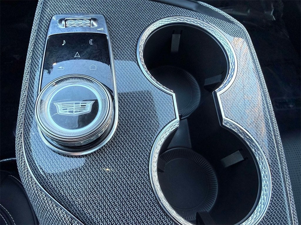 2025 Cadillac OPTIQ Luxury 2