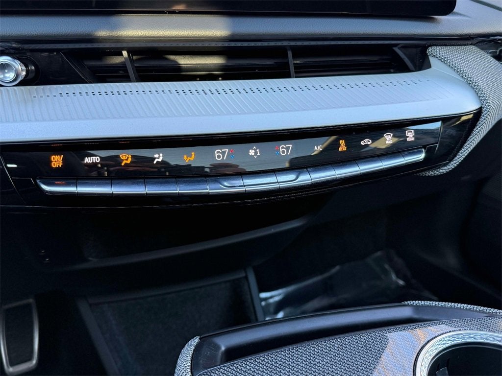 2025 Cadillac OPTIQ Luxury 2