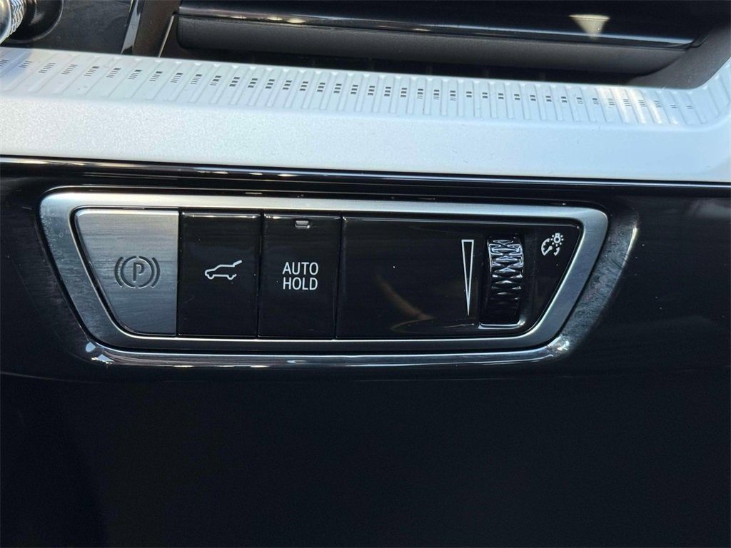 2025 Cadillac OPTIQ Luxury 2