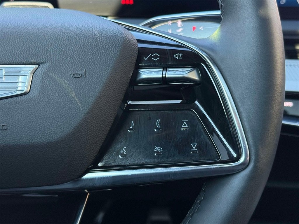 2025 Cadillac OPTIQ Luxury 2