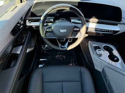 2025 Cadillac OPTIQ Luxury 2