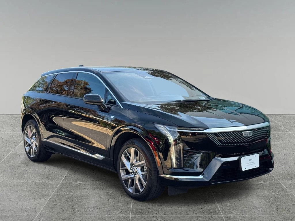 2025 Cadillac OPTIQ Luxury 2