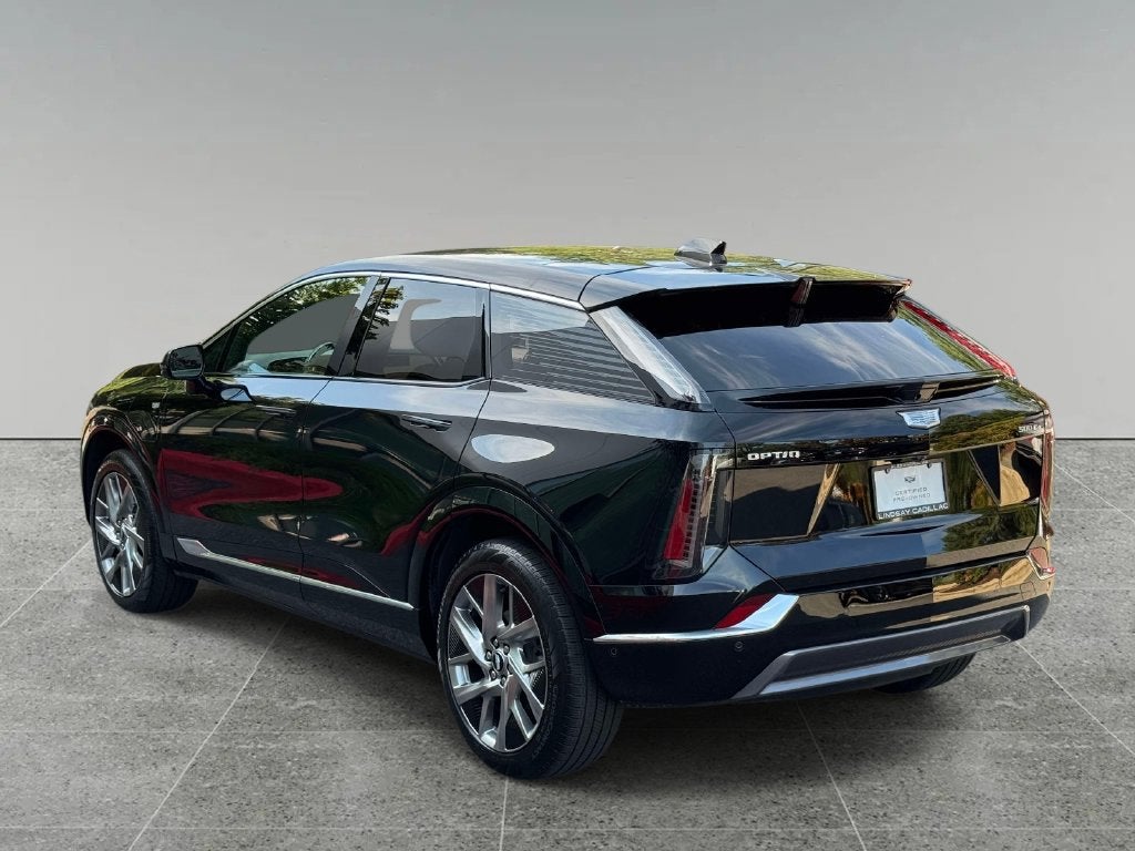 2025 Cadillac OPTIQ Luxury 2