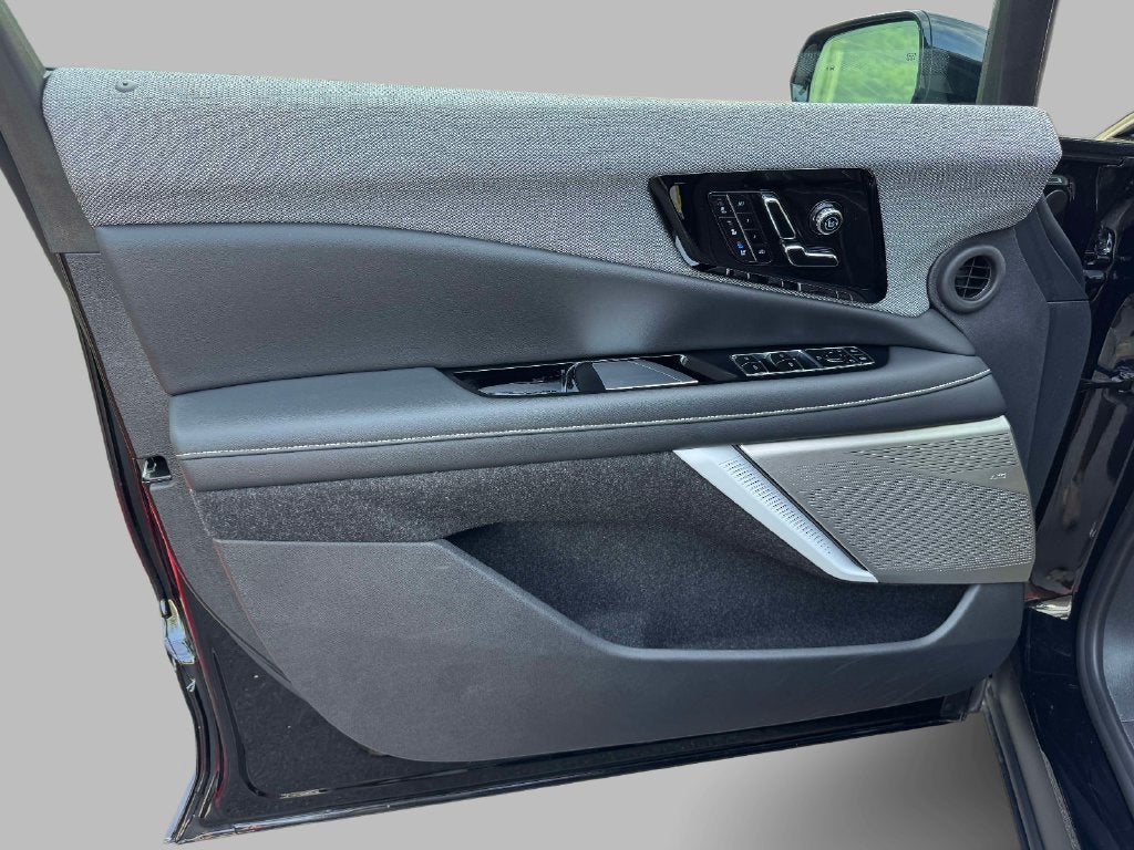 2025 Cadillac OPTIQ Luxury 2