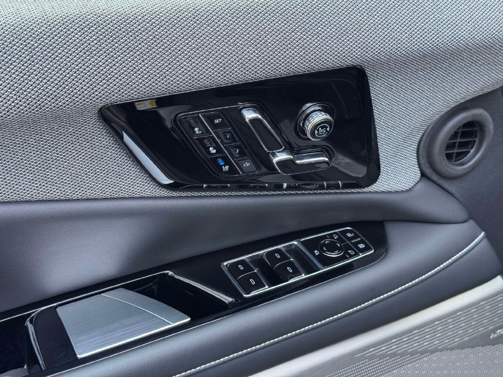 2025 Cadillac OPTIQ Luxury 2