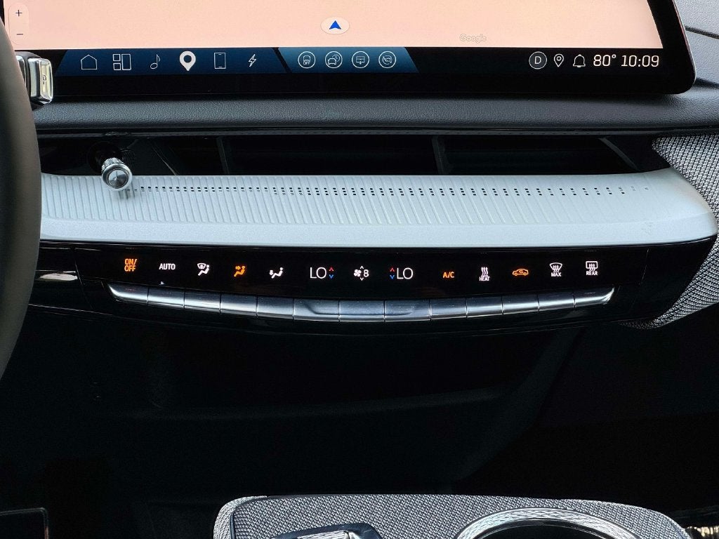 2025 Cadillac OPTIQ Luxury 2