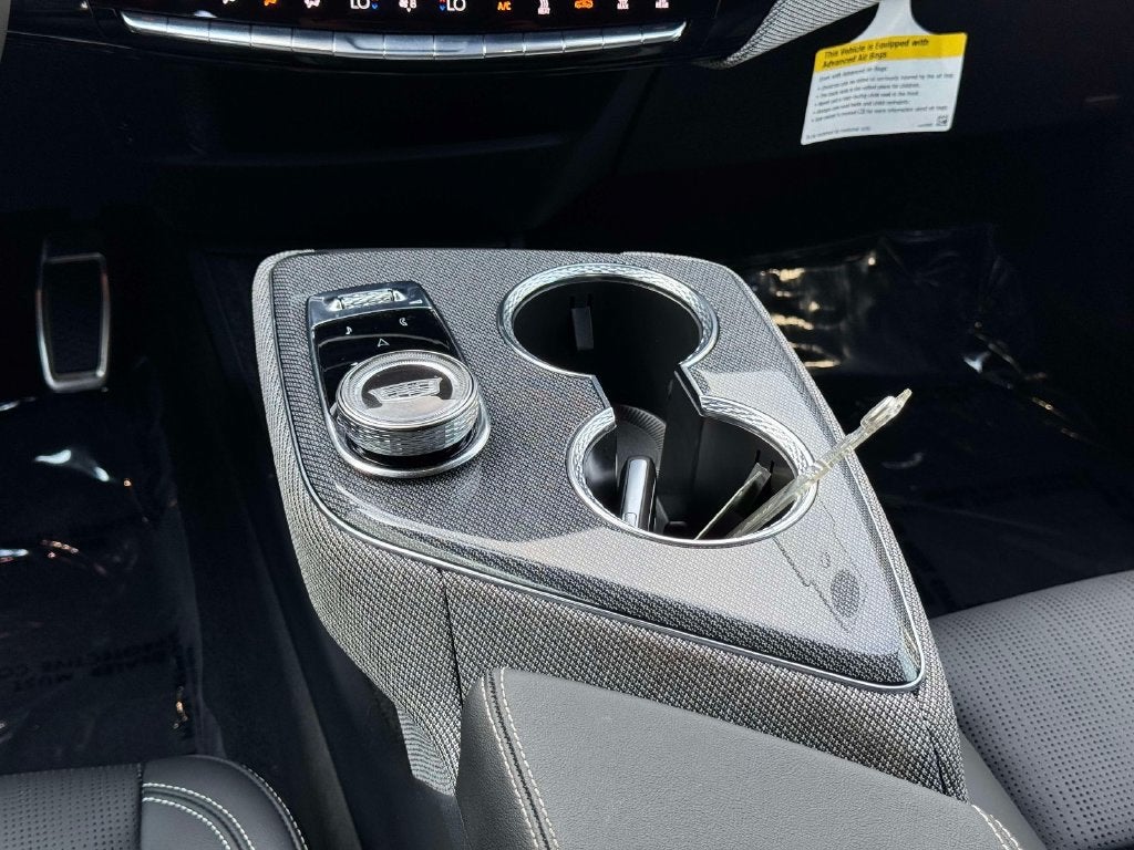 2025 Cadillac OPTIQ Luxury 2