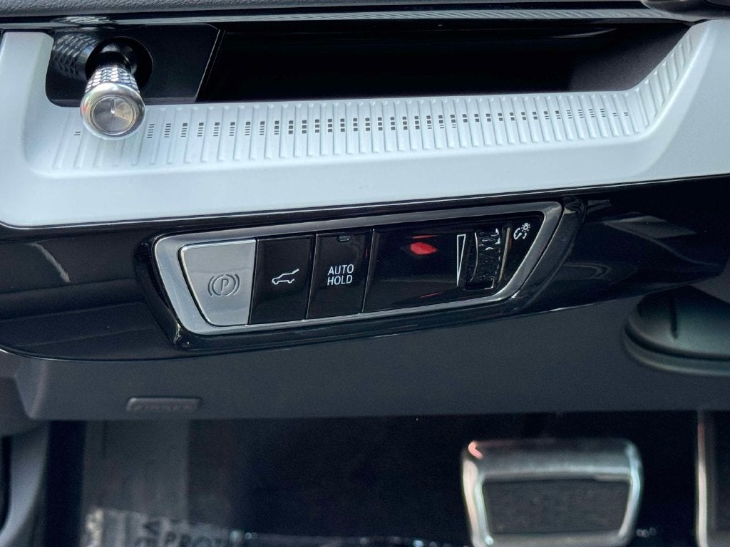 2025 Cadillac OPTIQ Luxury 2