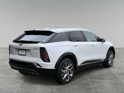 2025 Cadillac OPTIQ Luxury 2
