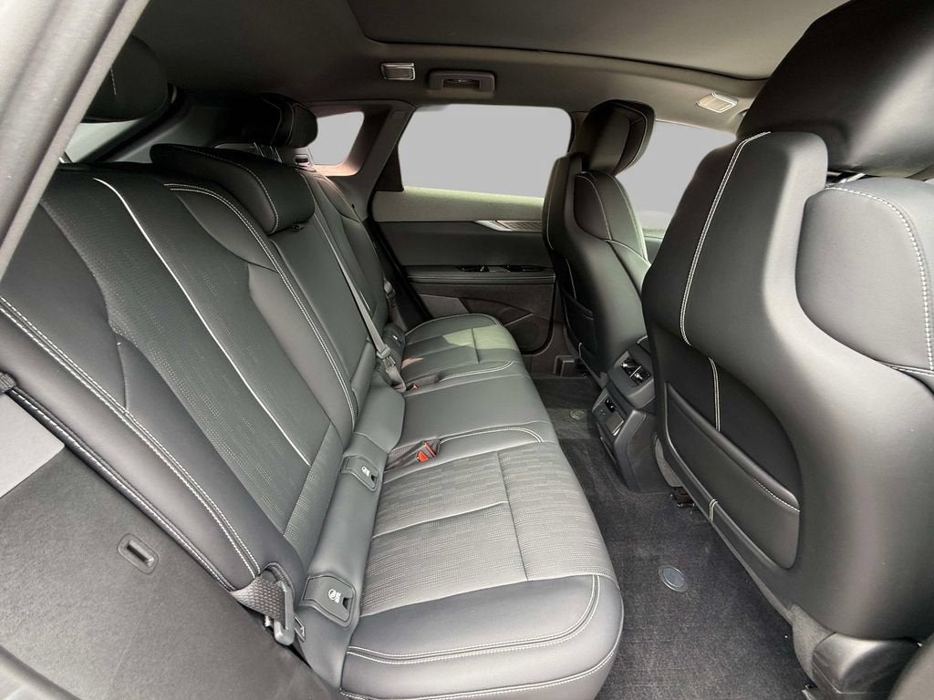 2025 Cadillac OPTIQ Luxury 2