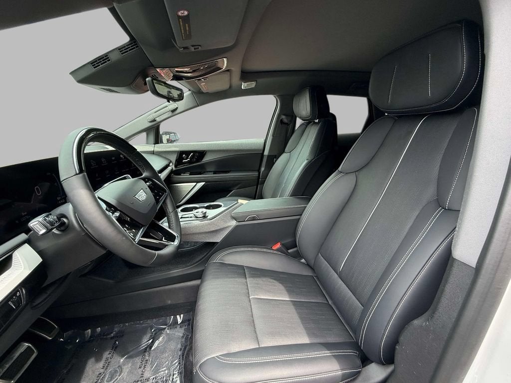 2025 Cadillac OPTIQ Luxury 2