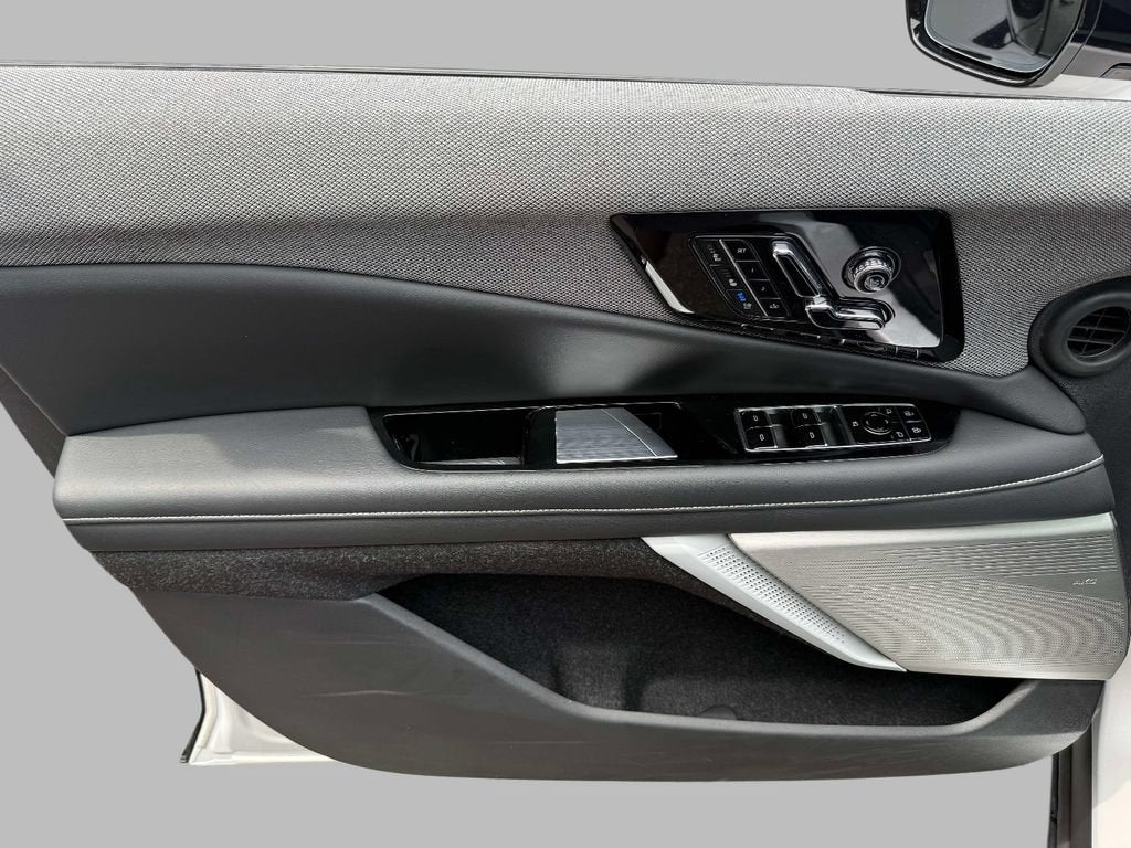 2025 Cadillac OPTIQ Luxury 2