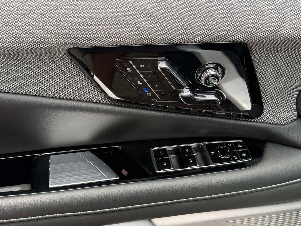2025 Cadillac OPTIQ Luxury 2
