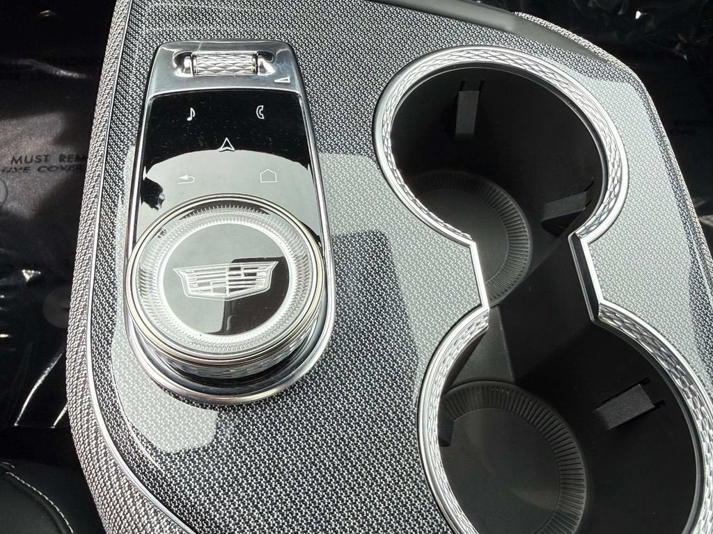 2025 Cadillac OPTIQ Luxury 2