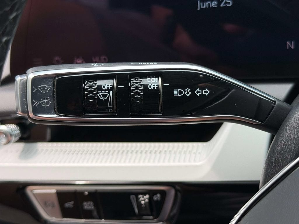 2025 Cadillac OPTIQ Luxury 2
