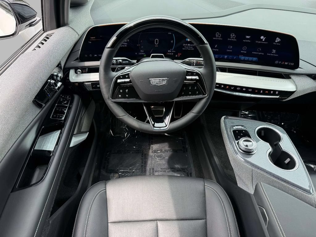 2025 Cadillac OPTIQ Luxury 2
