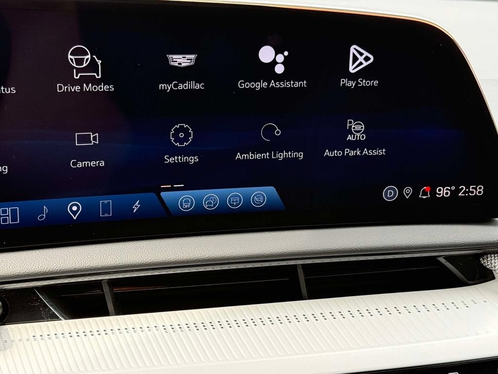 2025 Cadillac OPTIQ Luxury 2