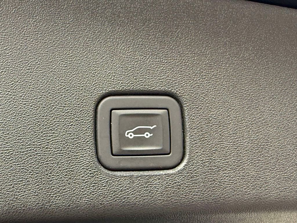 2025 Cadillac OPTIQ Luxury 2