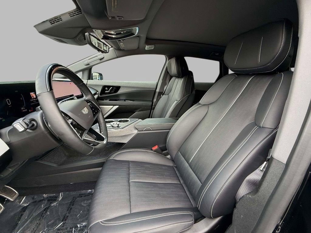 2025 Cadillac OPTIQ Luxury 2