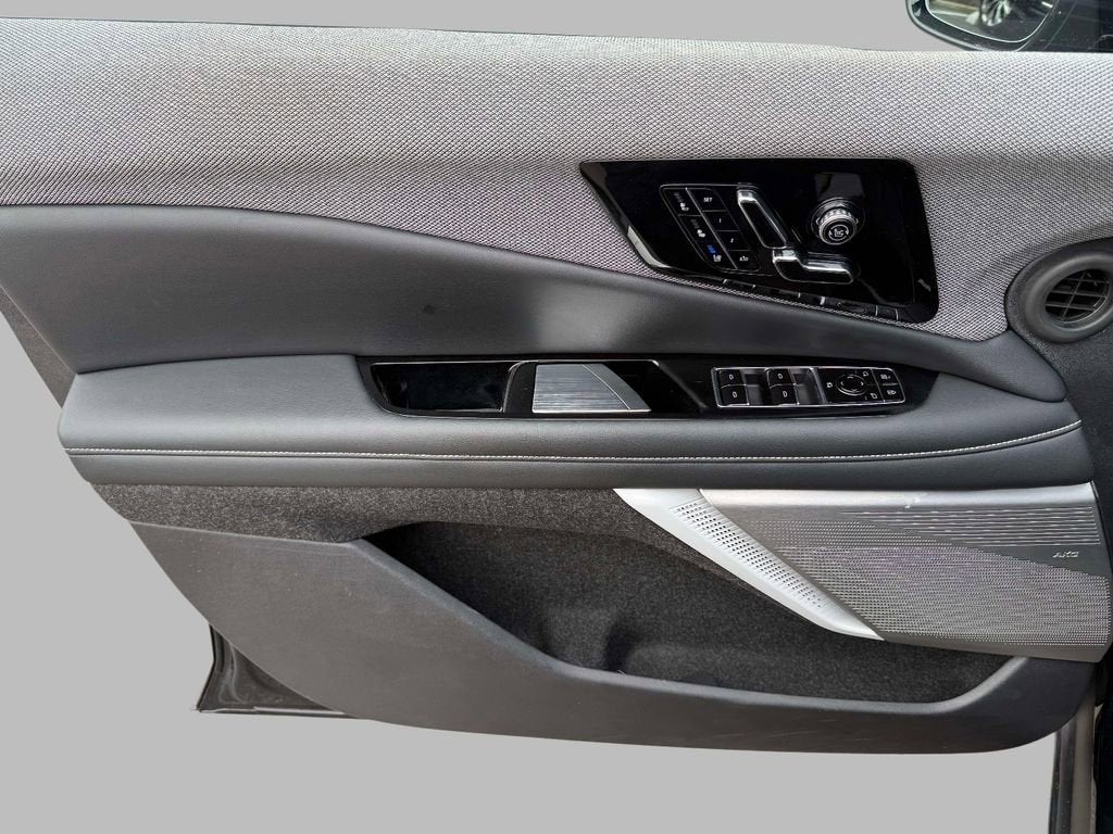 2025 Cadillac OPTIQ Luxury 2