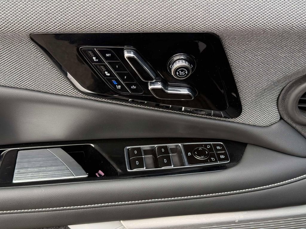 2025 Cadillac OPTIQ Luxury 2