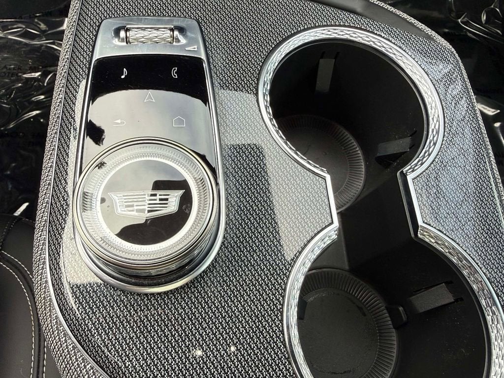 2025 Cadillac OPTIQ Luxury 2